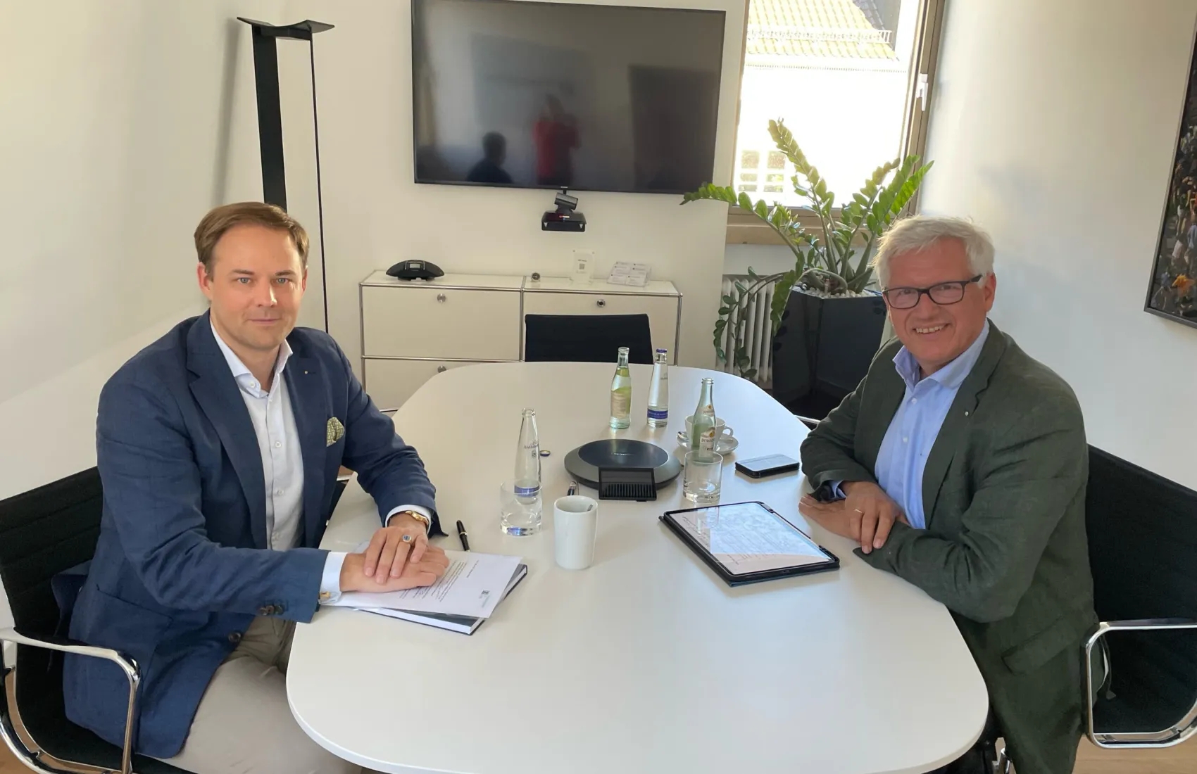 Dr. Marco Henry Neumueller mit Dr. Andreas Albath