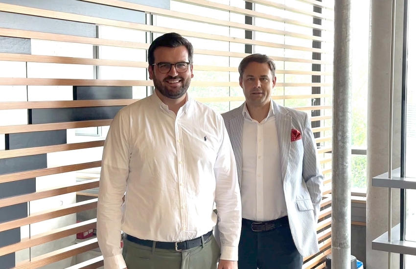 Simon Engelhorn mit Dr. Marco Henry Neumueller