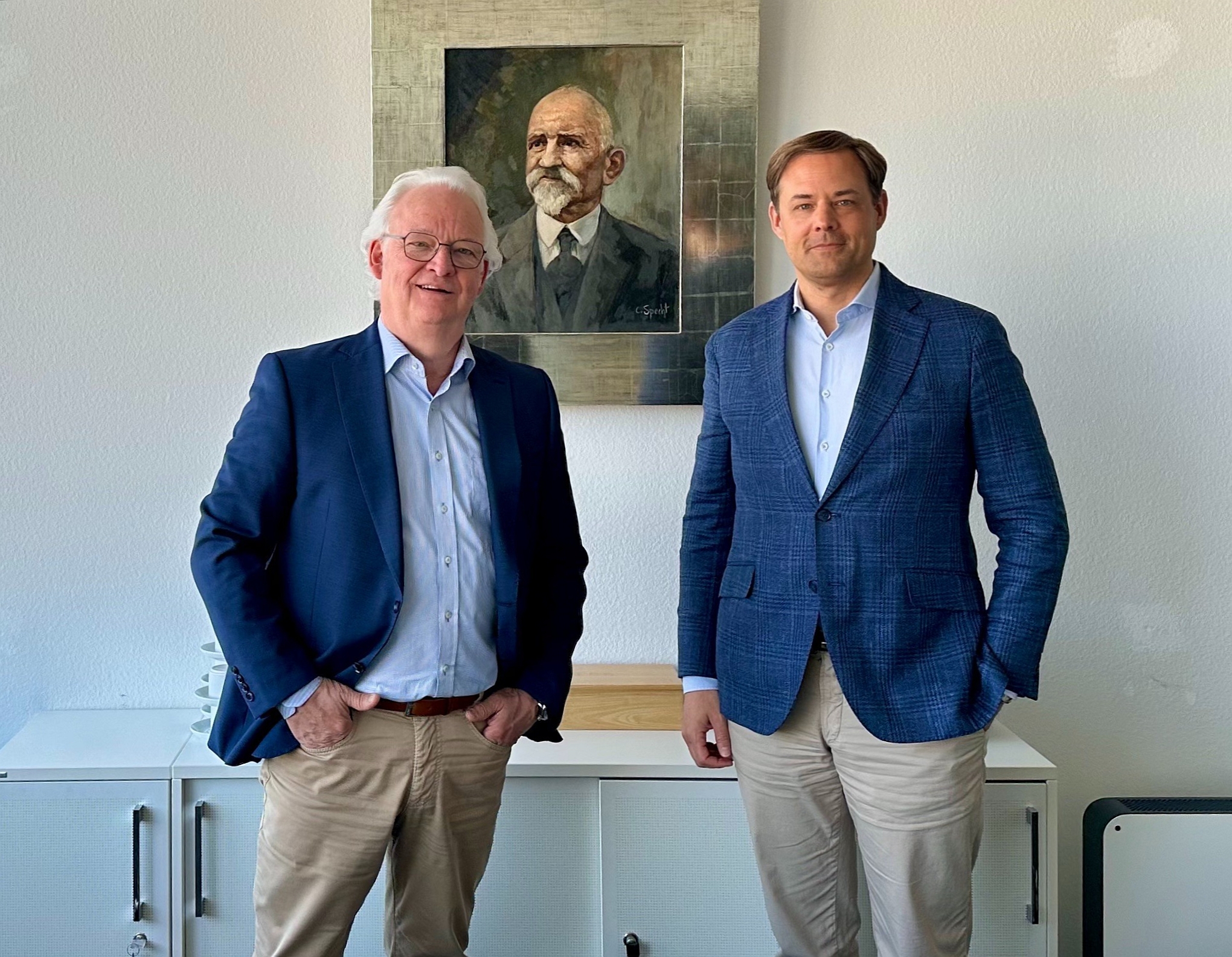 Dirk Giersiepen (GIRA) mit Dr. Marco Henry Neumueller